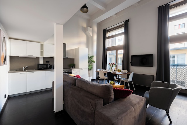 アパートメンツ ウィズ バルコニー ニア センター