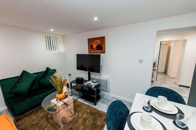 セール 2 ベッドルーム アパート - スリープス 5 - フリー パーキング