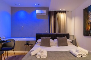 フォー ラグジュアリー スイート