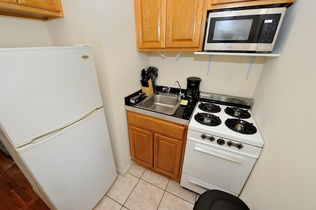 コージー スタジオ ステップス トゥ セントラルパーク アッパー イー サイド