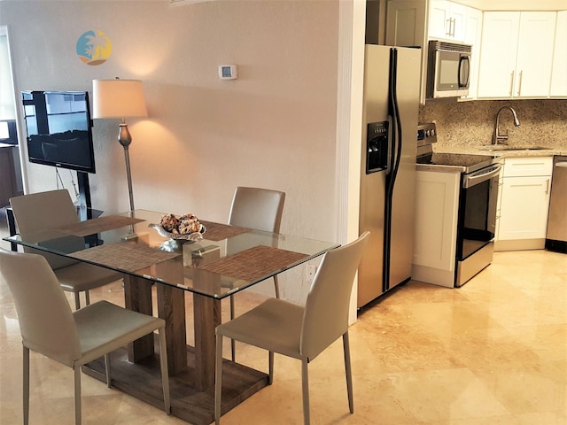 コージー 2 ベッドルーム ウィズ オーシャンビューズ - 510