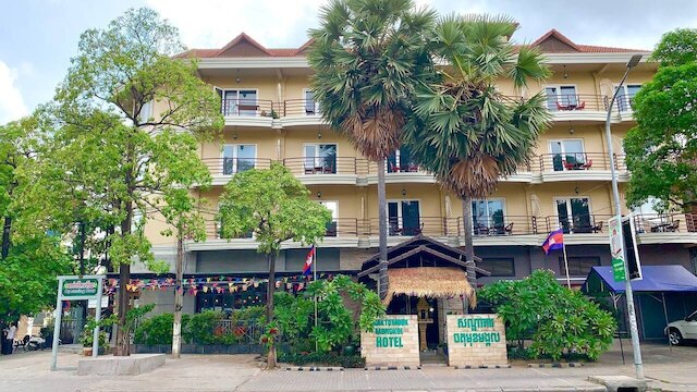 チャック トムーク モングクル ホテル