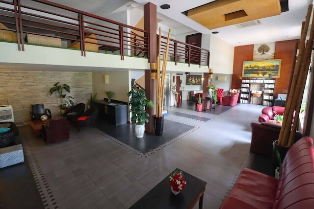 チャック トムーク モングクル ホテル