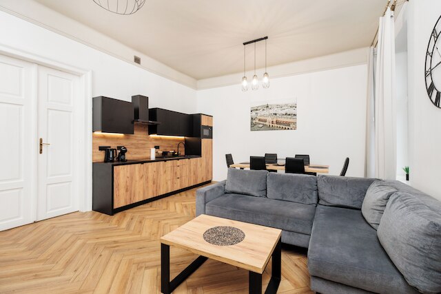 シティ オブ ザ キングス - ポセルスカ 24