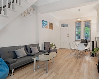 コージーグル | サリーヒルズ | クラシック テラス ハウス