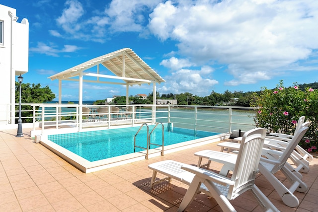 ビーチフロントプール&BBQテラス付の貸別荘 Anniversario