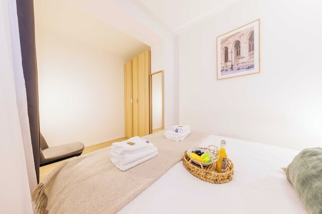 ビューティフル アパートメント ガール ドゥ レスト レピュブリック に