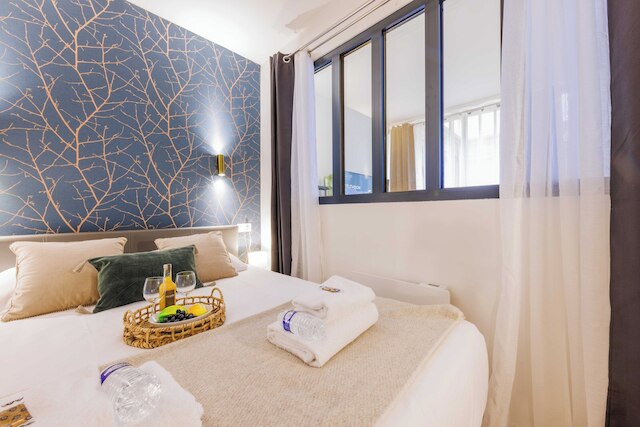 ビューティフル アパートメント ガール ドゥ レスト レピュブリック に