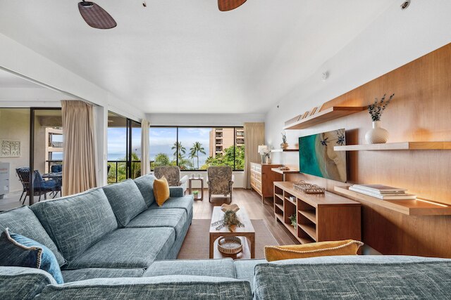 サンズ オブ カハナ 134 イン ラハイナ