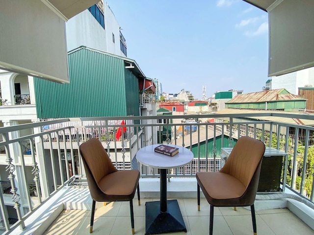 エコ ネスト レジデンス