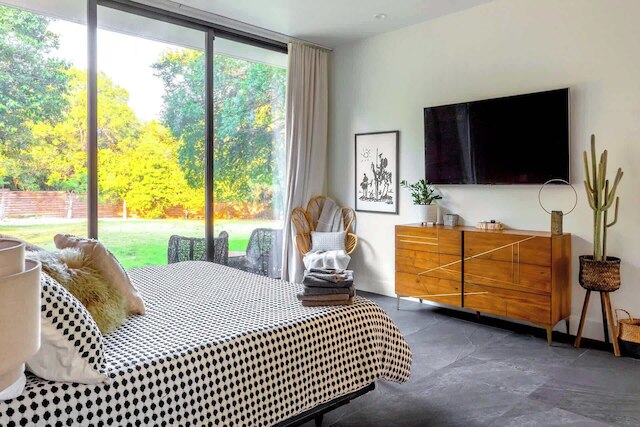 イーストサイド マンション ウィズ プール 7 ミンズ トゥ レイニー