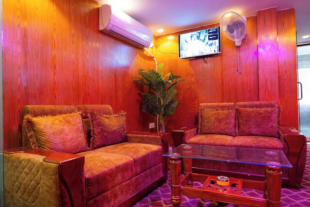 ホテル ウッタラ