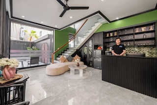 シシ ヴィラ & アパートメント