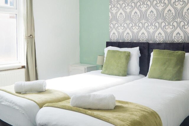 コージー マンチェスター リトリート ウィズ 2 ベッドルームズ