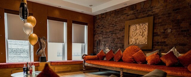 ザ フェイマス フロア スリープス 26 アンド グループ アクセス スリープス 30