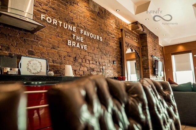 ザ フェイマス フロア スリープス 26 アンド グループ アクセス スリープス 30