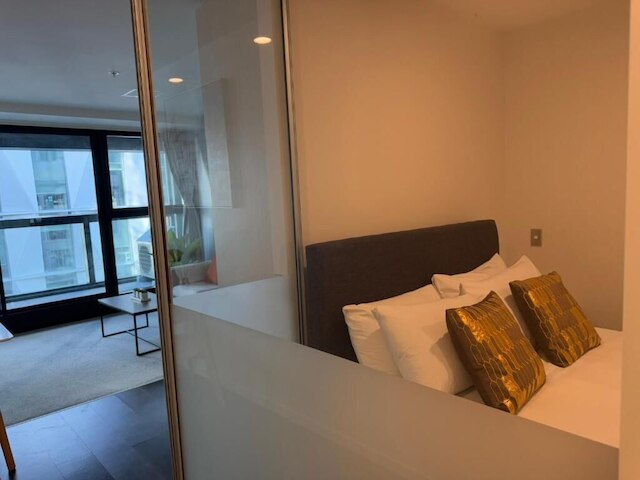 ニア スカイタワー コージー 1ベッドルーム アパートメント クローズ トゥ ポート