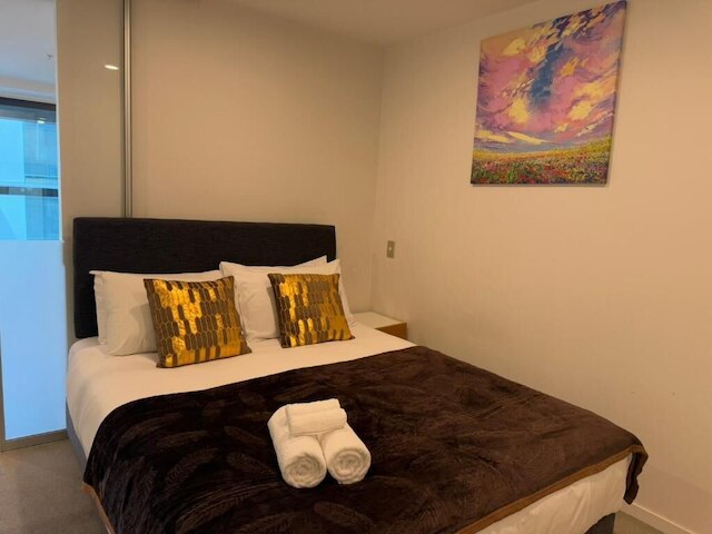 ニア スカイタワー コージー 1ベッドルーム アパートメント クローズ トゥ ポート