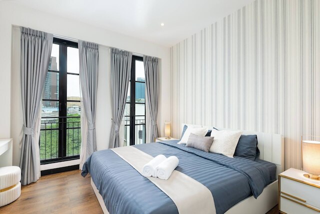 スタイリッシュ 7 ベッズ プールハウス ウィズ シネマ & リフト - 2 ミン トゥ BTS