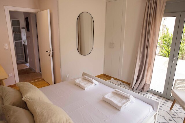 コンテンポラリー アテニアン エスケープ GHH