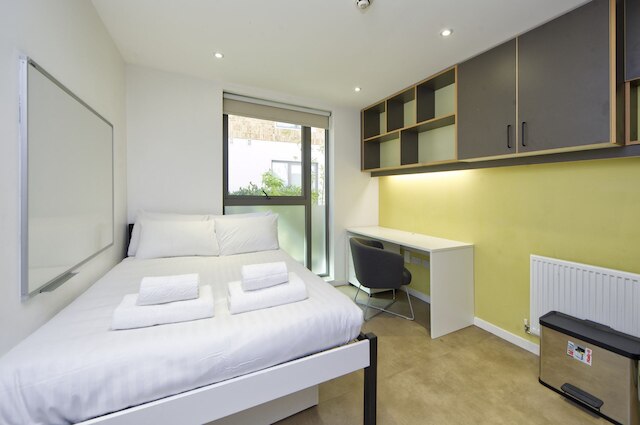 スリーク スチューデント スタジオ イン プライム ロンドン ロケーション