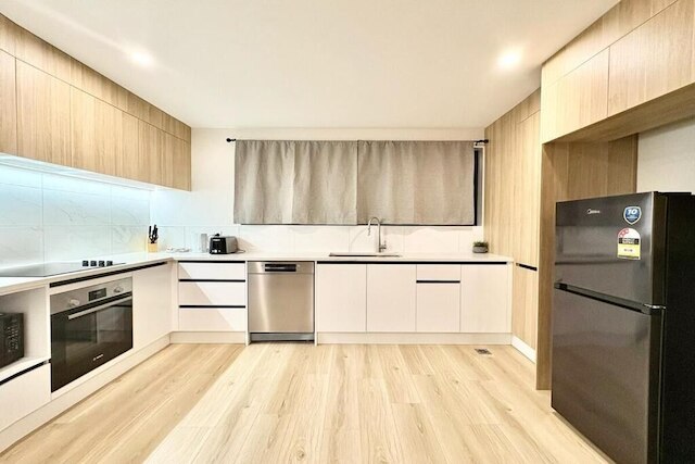 ラグジュアリー リビング イン ア ニュー テラス ハウス