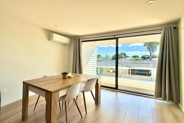 ラグジュアリー リビング イン ア ニュー テラス ハウス