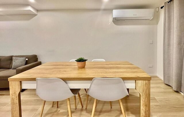 ラグジュアリー リビング イン ア ニュー テラス ハウス