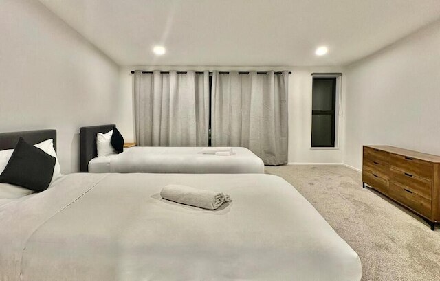 ラグジュアリー リビング イン ア ニュー テラス ハウス