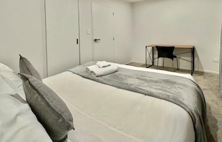 ラグジュアリー リビング イン ア ニュー テラス ハウス