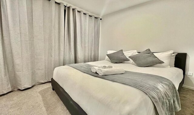 ラグジュアリー リビング イン ア ニュー テラス ハウス