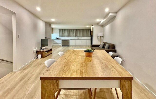 ラグジュアリー リビング イン ア ニュー テラス ハウス