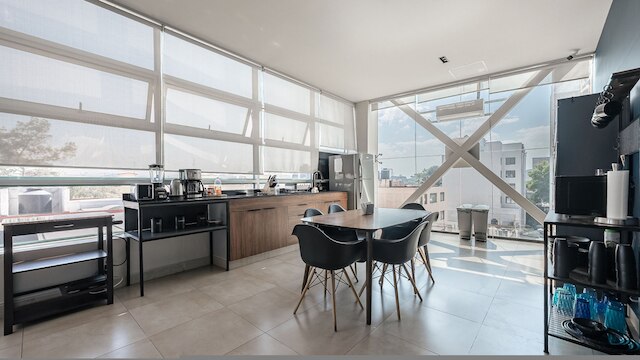 ザ トロピカル ネスト ウィメンズ シェアード ホステル ルーム 302 カマ 4A トップベッド