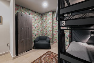 トップベッド ミックスド シェアード ルーム