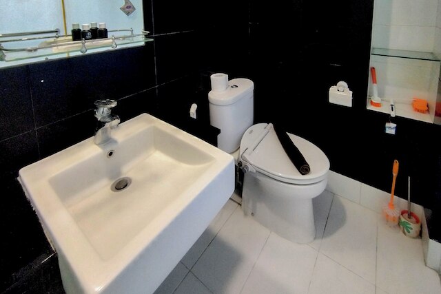 コンフィ アンド ウォーム スタジオ アット ザ スクエア スラバヤ アパートメント