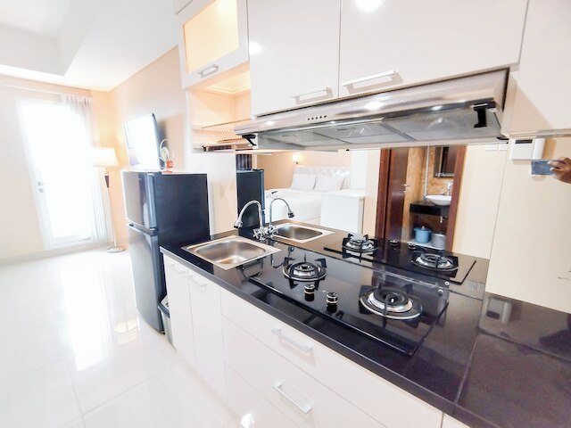 スタニング スタジオ ウィズ ストラテジック ロケーション アット グランド スンコノ ラグーン アパートメント