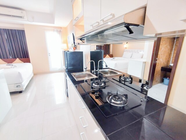 スタニング スタジオ ウィズ ストラテジック ロケーション アット グランド スンコノ ラグーン アパートメント