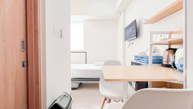 スタニング スタジオ ルーム (ノー キッチン) アット バンダラヤ - タラサ シティ マカッサル アパートメント