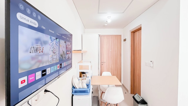 スタニング スタジオ ルーム (ノー キッチン) アット バンダラヤ - タラサ シティ マカッサル アパートメント