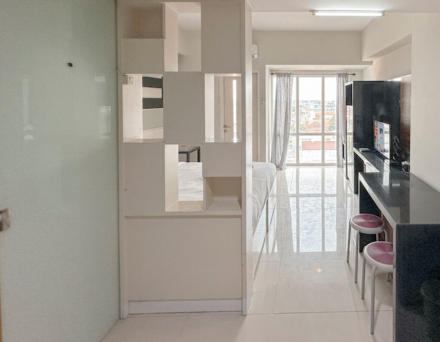 ミニマリスト アンド コージー スタジオ アット ザ スクエア スラバヤ アパートメント