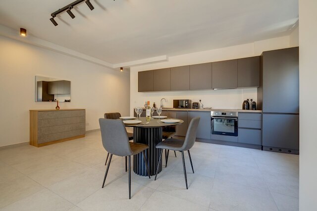 コージー 2 ベッドルーム スリエマ ゲッタウェイ バイ ザ ウォーター