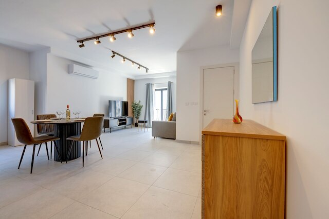 コージー 2 ベッドルーム スリエマ ゲッタウェイ バイ ザ ウォーター