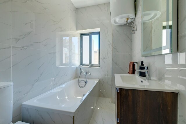 コージー 2 ベッドルーム スリエマ ゲッタウェイ バイ ザ ウォーター