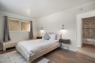 ディライトフル 2ベッドルーム マウンテン オーシャンサンセット ビュー