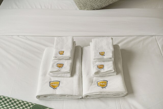 ディライトフル 2ベッドルーム マウンテン オーシャンサンセット ビュー