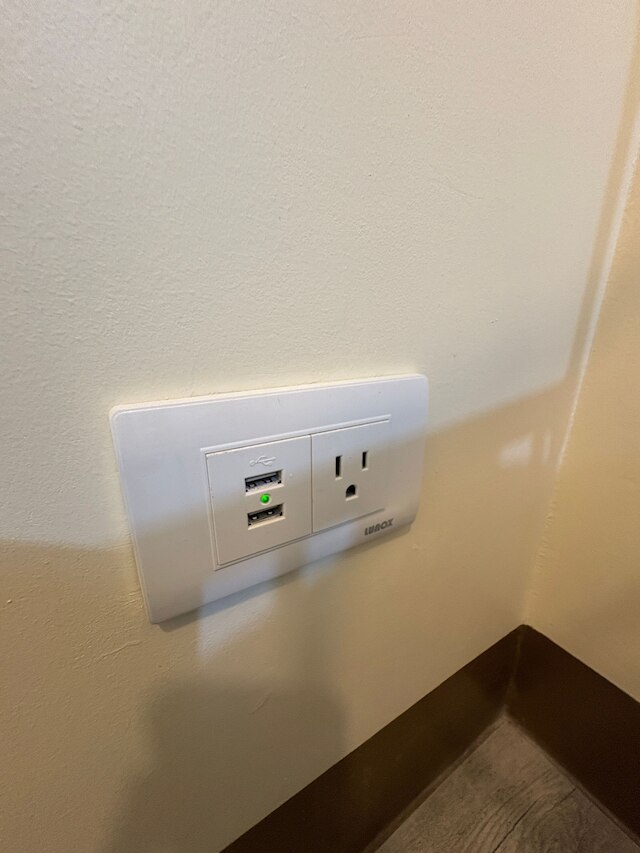 ニュー バチェラーズ パッド アクロス アテネオ ユニ ウィズ フリー ファスト WiFi、エアコン ルーム、ホット シャワー