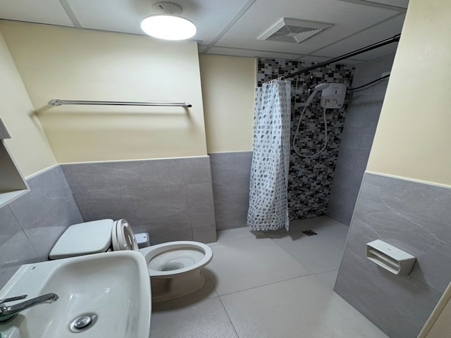 ニュー バチェラーズ パッド アクロス アテネオ ユニ ウィズ フリー ファスト WiFi、エアコン ルーム、ホット シャワー