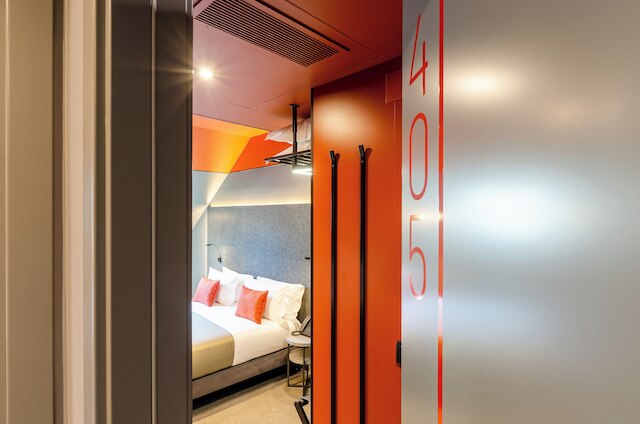 LX アーチ ホテル