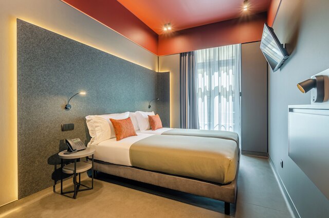 LX アーチ ホテル