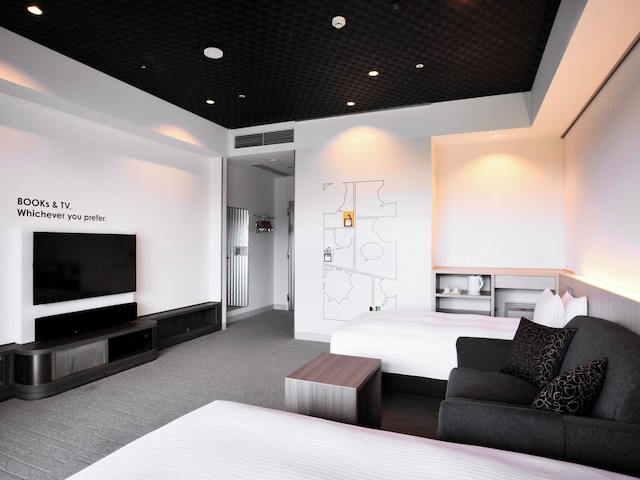 IN THE LIBRARY hotel and books 所沢